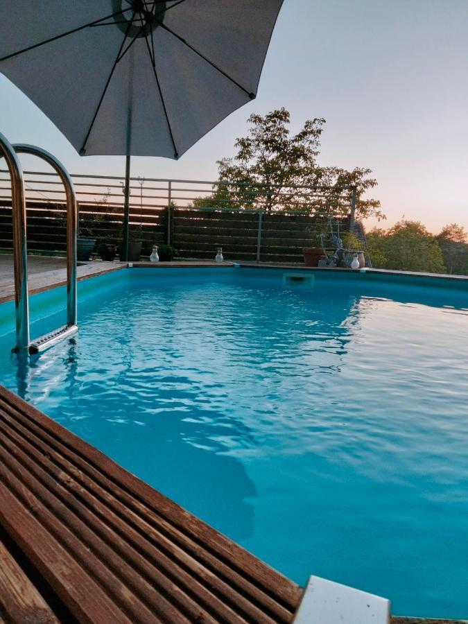 Chambre Familiale Anna "Mon Lit Au Pre" , Jusqu'A 4 Adultes Et 2 Enfants Avec Piscine Familles, Couples Ou Femmes Seulement Pontours Kültér fotó